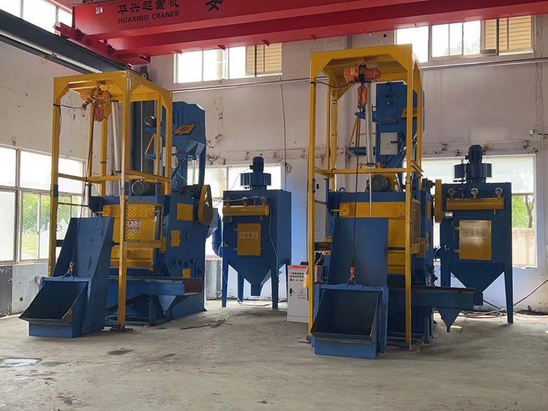 Q3220自動(dòng)上下料拋丸機(jī)、帶振動(dòng)篩分出料機(jī)